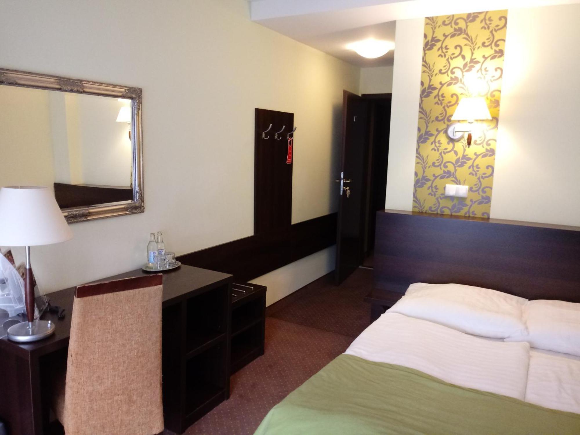 שצ'קלארסקה פוראובה Hotel Pod Szrenica מראה חיצוני תמונה