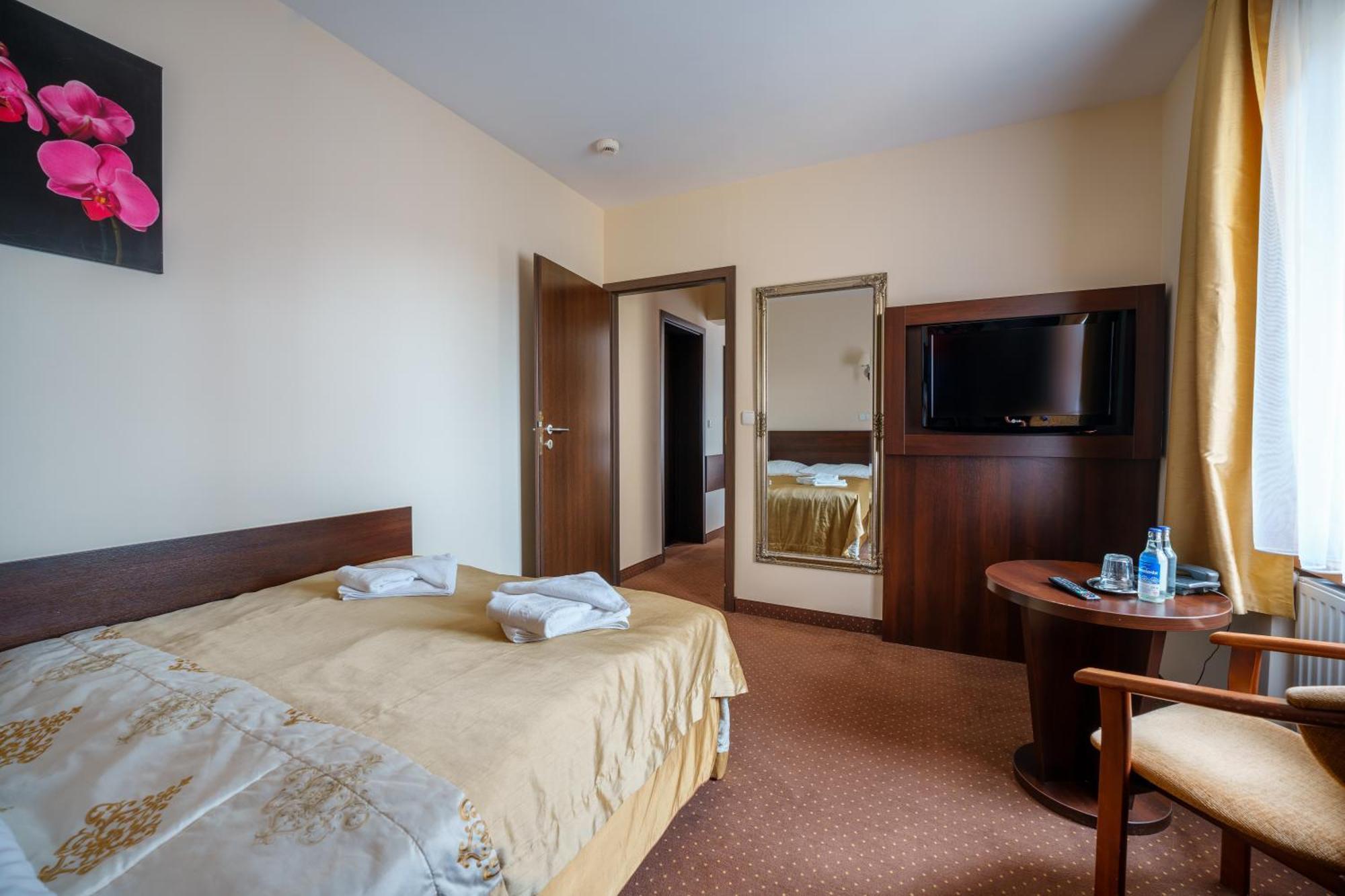 שצ'קלארסקה פוראובה Hotel Pod Szrenica מראה חיצוני תמונה